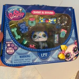 Littlest Pet Shop LPS Blue Dog 262 Gen 7 Sweet & Stylish NIB Factory sealed